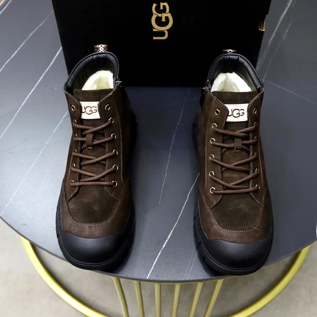 Ex-factory price: 640💰Thick wool imported from Australia Brand: UGG genuine purchasing agent Size: 38-44 Grade: Official website 1:1 Material: First layer of genuine leather waterproof and antifreeze upper Real wool lining Original non-slip soft wear-resistant outsole Style category: Men's casual shoes Trendy style Comfortable on the feet Color: Official website color synchronization